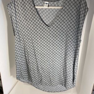 Light weight, high shoulder, v- neck blouse. Great for summer weather use!